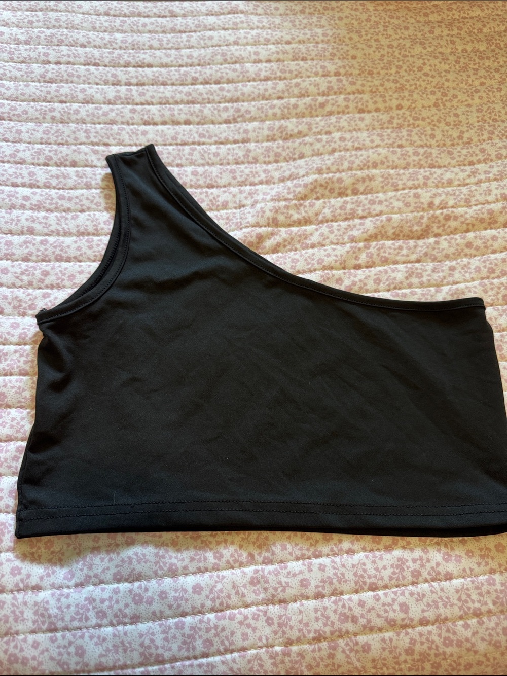 Source Unknown Black One-Shoulder Crop Top